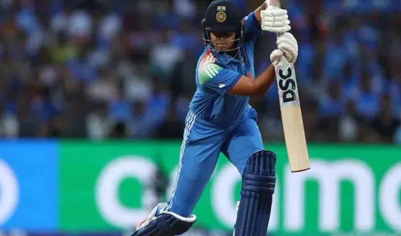 Tryon ने मंधाना को आउट कर फाइनल में पहली विकेट की शतकीय साझेदारी तोड़ी Tryon ने मंधाना को आउट कर फाइनल में पहली विकेट की शतकीय साझेदारी तोड़ी