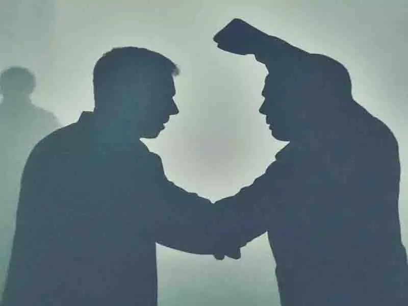 BSF कर्मियों पर किसानों का आरोप, बांग्लादेशी संदेह में की गई पिटाई BSF कर्मियों पर किसानों का आरोप, बांग्लादेशी संदेह में की गई पिटाई