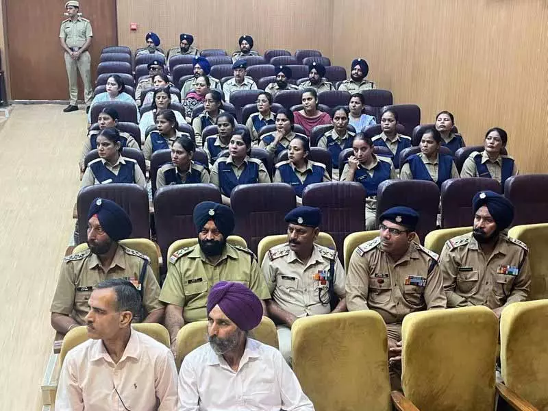 PGIMER ने परिसर में सुरक्षा और व्यवस्था बढ़ाने के लिए 287 पूर्व सैन्यकर्मियों को शामिल किया PGIMER ने परिसर में सुरक्षा और व्यवस्था बढ़ाने के लिए 287 पूर्व सैन्यकर्मियों को शामिल किया