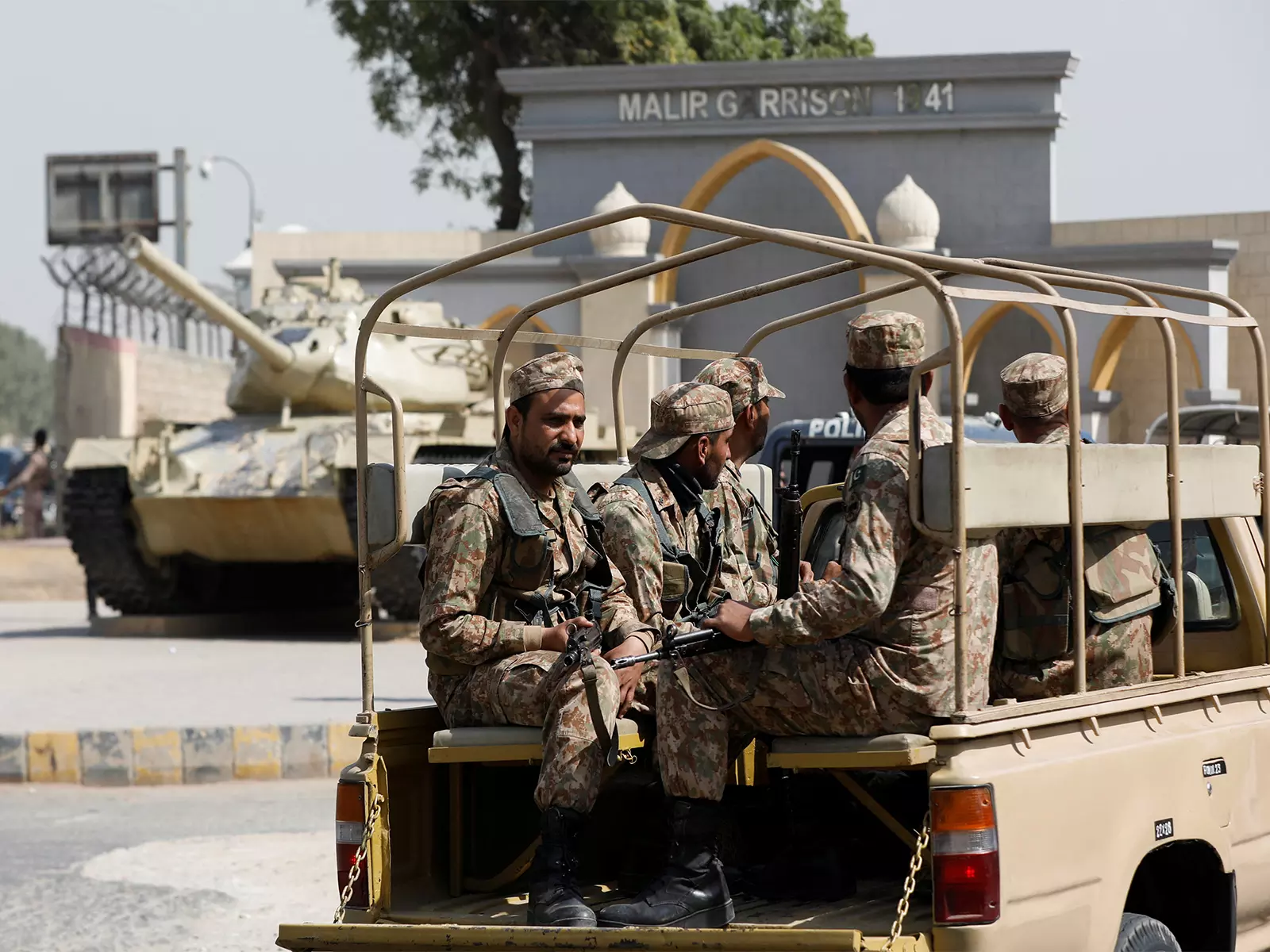 Balochistan में पाकिस्तानी सेना द्वारा कथित तौर पर प्रताड़ित किए जाने के बाद महिला की मौत Balochistan में पाकिस्तानी सेना द्वारा कथित तौर पर प्रताड़ित किए जाने के बाद महिला की मौत