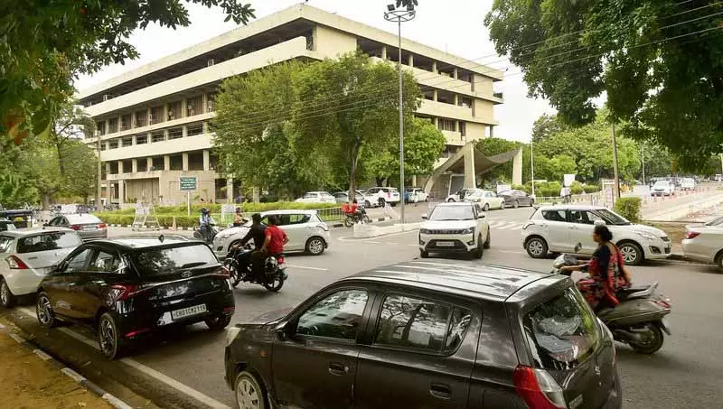 केंद्र के PU फेरबदल से हंगामा, विपक्ष ने इसे ‘तानाशाही’ बताया केंद्र के PU फेरबदल से हंगामा, विपक्ष ने इसे ‘तानाशाही’ बताया