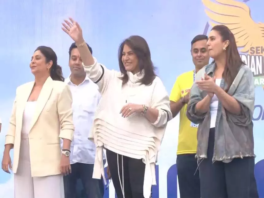 Archana Puran Singh, हुमा कुरैशी और सुनील ग्रोवर ने IAF मैराथन 2025 को हरी झंडी दिखाई Archana Puran Singh, हुमा कुरैशी और सुनील ग्रोवर ने IAF मैराथन 2025 को हरी झंडी दिखाई