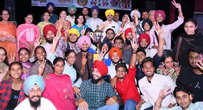 Amritsar: युवा महोत्सव उत्साह के साथ संपन्न Amritsar: युवा महोत्सव उत्साह के साथ संपन्न