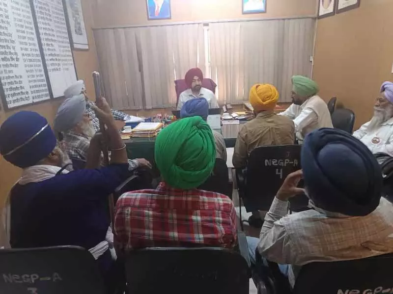 किसानों ने सरकारी दरों पर DAP उर्वरक की मांग की किसानों ने सरकारी दरों पर DAP उर्वरक की मांग की