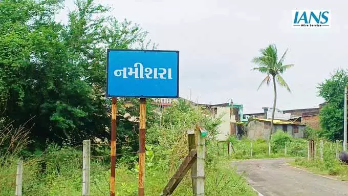 नमिसरा गांव की स्मार्ट आंगनवाड़ी बनी मिसाल, अब निजी प्ले स्कूलों को दे रही टक्कर नमिसरा गांव की स्मार्ट आंगनवाड़ी बनी मिसाल, अब निजी प्ले स्कूलों को दे रही टक्कर