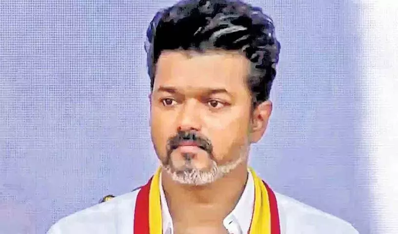 विजय ने DMK की आलोचना की, चुनावी फायदे के लिए सर शब्द का इस्तेमाल करने का आरोप लगाया विजय ने DMK की आलोचना की, चुनावी फायदे के लिए सर शब्द का इस्तेमाल करने का आरोप लगाया