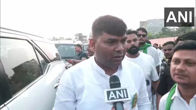 महुआ में बोले आरजेडी नेता मुकेश रौशन महुआ में बोले आरजेडी नेता मुकेश रौशन