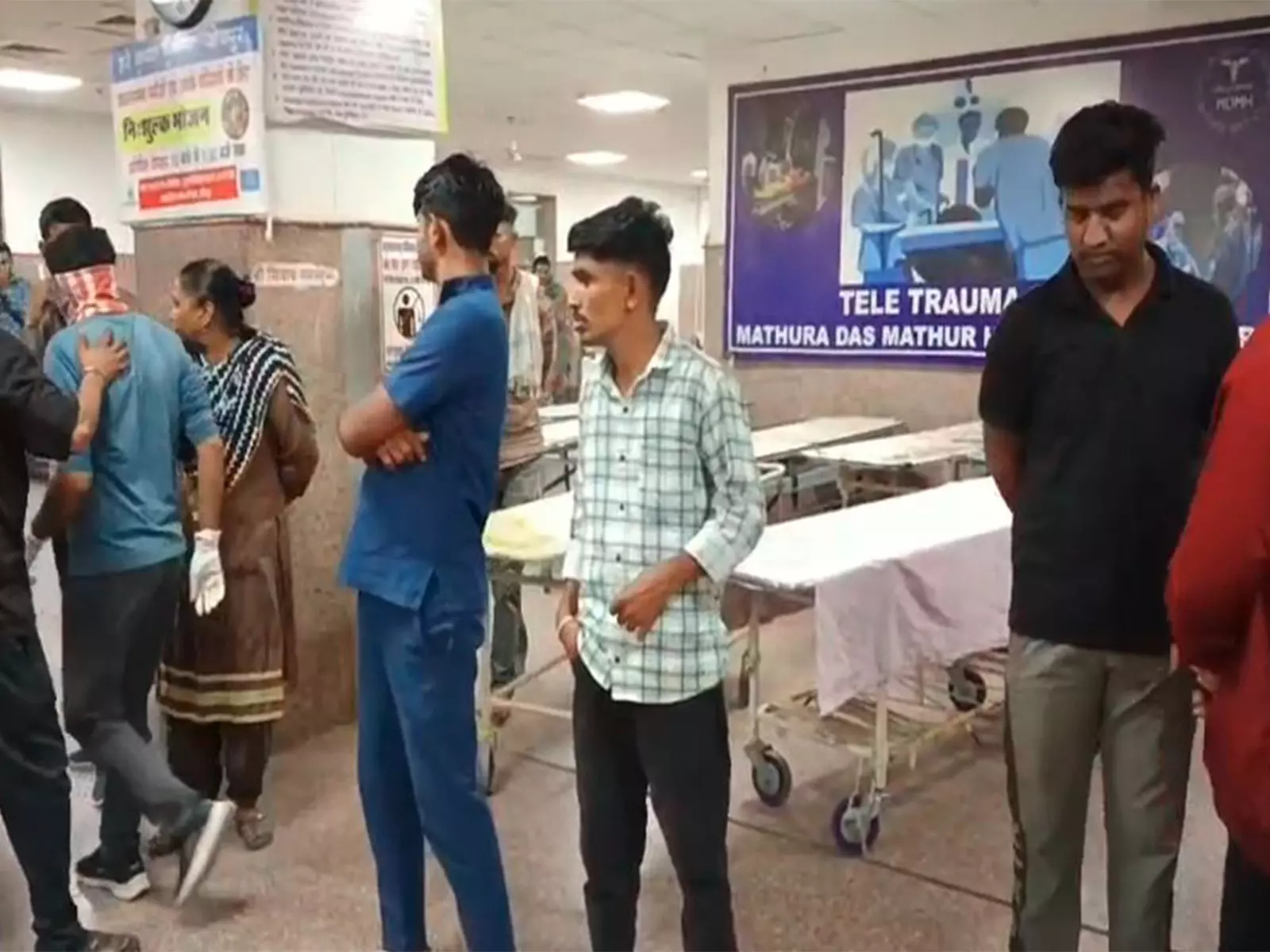 Rajasthan: फलौदी में खड़े ट्रेलर से टकराई टेम्पो-ट्रैवलर, 15 की मौत, 2 घायल Rajasthan: फलौदी में खड़े ट्रेलर से टकराई टेम्पो-ट्रैवलर, 15 की मौत, 2 घायल