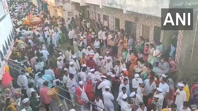 जलगांव में 153वां श्रीराम रथोत्सव धूमधाम से संपन्न, एकादशी के अवसर पर श्रद्धालुओं की उमड़ी भीड़ जलगांव में 153वां श्रीराम रथोत्सव धूमधाम से संपन्न, एकादशी के अवसर पर श्रद्धालुओं की उमड़ी भीड़