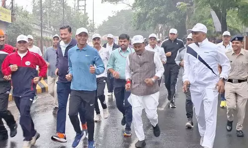 Indore: सरदार वल्लभभाई पटेल की 150वीं जयंती पर हजारों लोगों ने एकता के लिए दौड़ लगाई Indore: सरदार वल्लभभाई पटेल की 150वीं जयंती पर हजारों लोगों ने एकता के लिए दौड़ लगाई