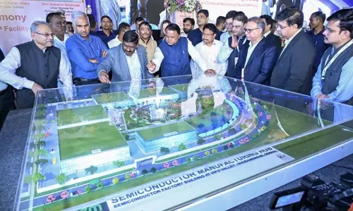 भुवनेश्वर में SiCSem के 2,000 करोड़ के सेमीकंडक्टर यूनिट की नींव रखी गई भुवनेश्वर में SiCSem के 2,000 करोड़ के सेमीकंडक्टर यूनिट की नींव रखी गई