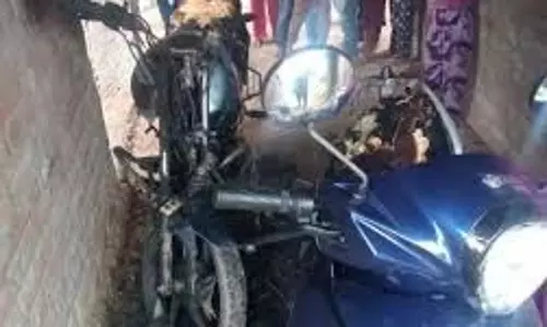 Sidhi: अज्ञात कारणों से दो बाइकों में लगी आग, पुलिस जांच में जुटी Sidhi: अज्ञात कारणों से दो बाइकों में लगी आग, पुलिस जांच में जुटी