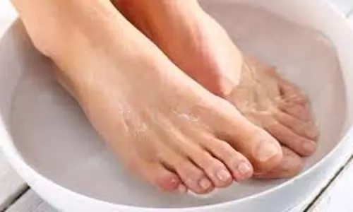 Skin Tips: घर पर ही अपने पैरों को सुंदर बनाएं