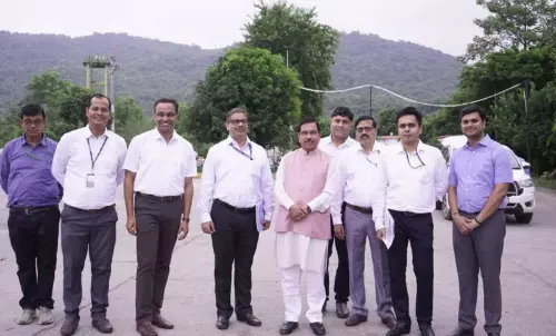 Assam में खाद्य मंत्री प्रल्हाद जोशी ने पूर्वोत्तर के सबसे बड़े FCI गोदाम का किया निरीक्षण Assam में खाद्य मंत्री प्रल्हाद जोशी ने पूर्वोत्तर के सबसे बड़े FCI गोदाम का किया निरीक्षण