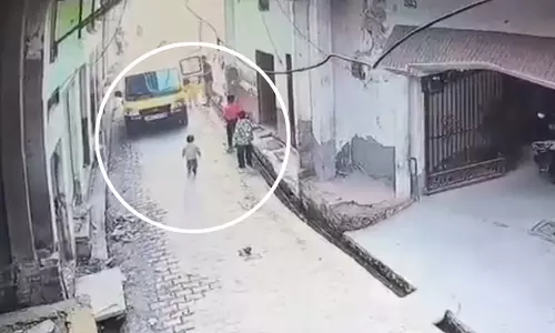 बच्चे की दर्दनाक मौत का LIVE वीडियो, आखिरी पल CCTV में कैद बच्चे की दर्दनाक मौत का LIVE वीडियो, आखिरी पल CCTV में कैद