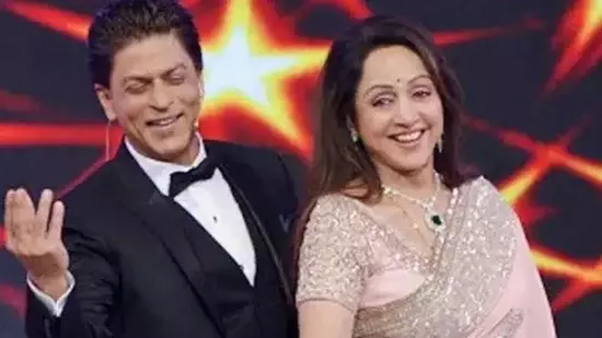 Hema Malini ने शाहरुख को देखकर धर्मेंद्र की पहली प्रतिक्रिया याद की