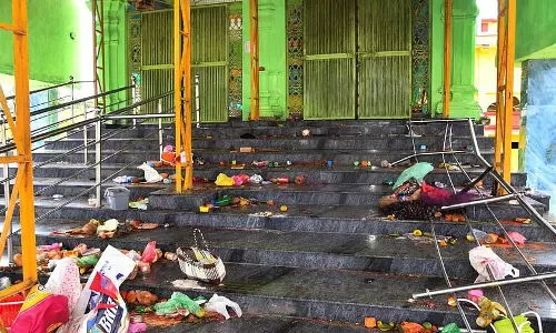 Andhra: नौ मौतों के बाद पुलिस ने कासीबुग्गा मंदिर में एंट्री बंद कर दी