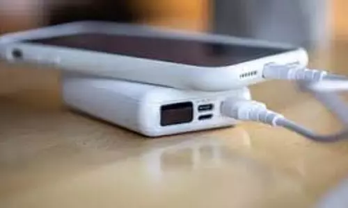 Powerbank: पावर बैंक से फोन चार्ज करते हैं तो सावधान, छुपी है सच्चाई
