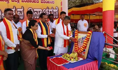 Muniyappa ने परिवाला गुट्टा में जिला कन्नड़ भवन के निर्माण के लिए तत्काल कार्रवाई की