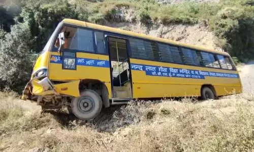 Haryana : बस चालक की त्वरित सूझबूझ से अंबाला के स्कूली बच्चों को सोलन में खाई में गिरने से बचाया Haryana : बस चालक की त्वरित सूझबूझ से अंबाला के स्कूली बच्चों को सोलन में खाई में गिरने से बचाया
