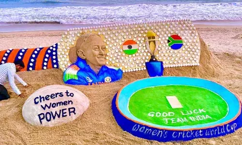 रेत कलाकार Sudarsan Patnaik ने महिला वनडे विश्व कप फाइनल के लिए टीम इंडिया को शुभकामनाएं दीं रेत कलाकार Sudarsan Patnaik ने महिला वनडे विश्व कप फाइनल के लिए टीम इंडिया को शुभकामनाएं दीं