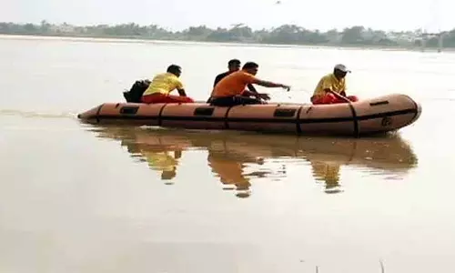 Cuttack में काठजोड़ी नदी में नहाते समय दो नाबालिग लापता Cuttack में काठजोड़ी नदी में नहाते समय दो नाबालिग लापता