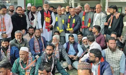 चिनाब घाटी के कई राजनीतिक हस्तियां कांग्रेस में शामिल