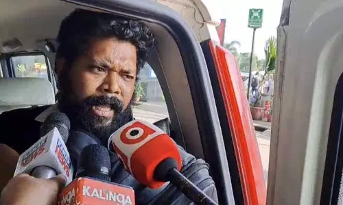 Police SI घोटाले के मास्टरमाइंड शंकर प्रुस्ती को नेपाल सीमा से गिरफ्तार कर भुवनेश्वर लाया गया Police SI घोटाले के मास्टरमाइंड शंकर प्रुस्ती को नेपाल सीमा से गिरफ्तार कर भुवनेश्वर लाया गया