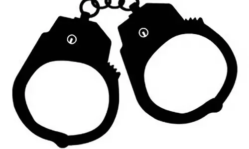 चाकू से हमला: आरोपी गिरफ्तार चाकू से हमला: आरोपी गिरफ्तार