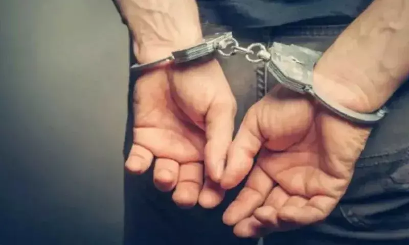 Assam पुलिस ने श्रीभूमि में दो लोगों को गिरफ्तार किया, पिस्तौल और नकली मुद्रा जब्त की Assam पुलिस ने श्रीभूमि में दो लोगों को गिरफ्तार किया, पिस्तौल और नकली मुद्रा जब्त की