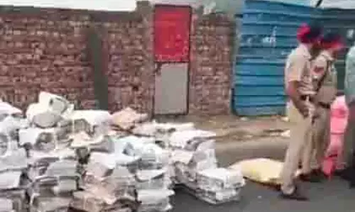 स्वाति मालीवाल ने लगाया बड़ा आरोप – ‘सरकार को असहज करने वाली खबरों पर रोक’ स्वाति मालीवाल ने लगाया बड़ा आरोप – ‘सरकार को असहज करने वाली खबरों पर रोक’