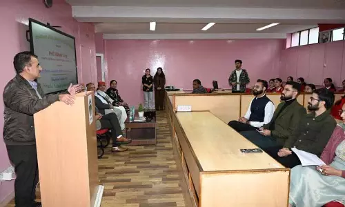 CJM के छात्रों ने एचपीयू के डेटा साइंस और आर्टिफिशियल इंटेलिजेंस विभाग का दौरा किया CJM के छात्रों ने एचपीयू के डेटा साइंस और आर्टिफिशियल इंटेलिजेंस विभाग का दौरा किया