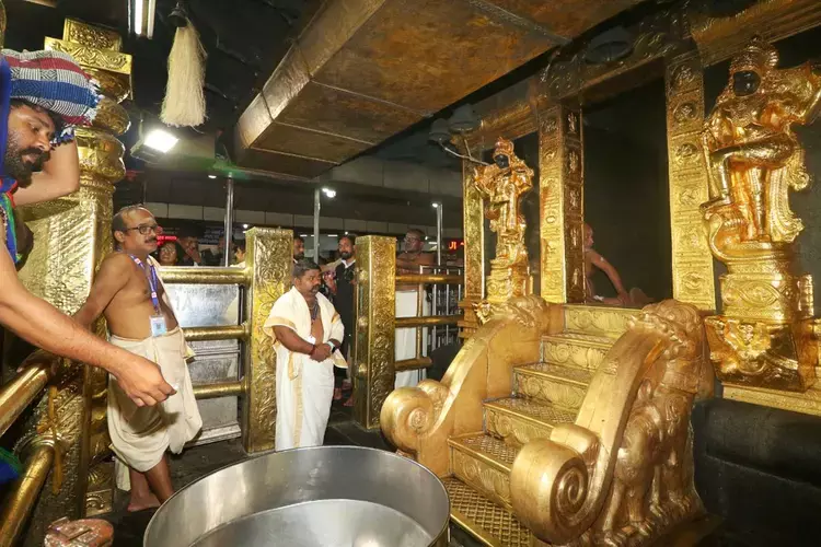 Kerala :  जौहरी गोवर्धन का कहना है कि उन्नीकृष्णन पोट्टी ने ₹15 लाख में सोना बेचा