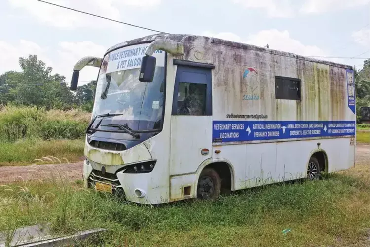 Kerala की महिला का मोबाइल पशु चिकित्सालय अतीत की प्रशंसाओं के बावजूद निष्क्रिय पड़ा है