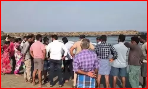 चार महिलाओं की मौत, बीच पर खौफनाक मंजर! चार महिलाओं की मौत, बीच पर खौफनाक मंजर!