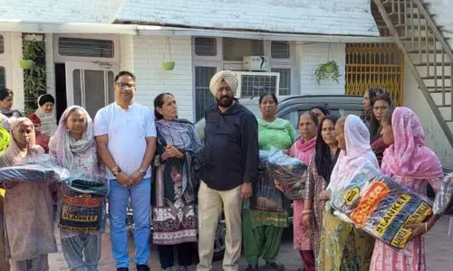 JAMMU: टोनी ने बाढ़ प्रभावित परिवारों को कंबल वितरित किए
