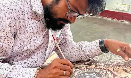 Berhampur दीनबंधु का आदिवासी कला से जुड़ाव बना गौरव की मिसाल