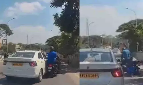 Bengaluru में बहस के बाद कैब ड्राइवर ने जानबूझकर बाइक को टक्कर मारी Bengaluru में बहस के बाद कैब ड्राइवर ने जानबूझकर बाइक को टक्कर मारी