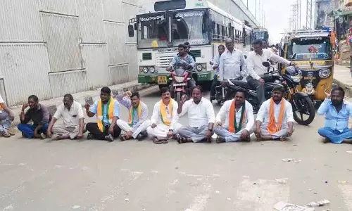 मुख्यमंत्री रेवंत रेड्डी की टिप्पणी के खिलाफ BJP का विरोध प्रदर्शन