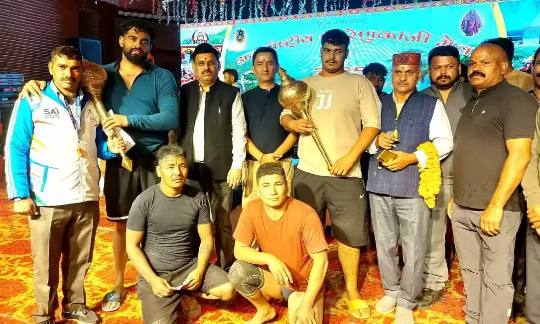 Nahan: आशीष ने रेणुका जी मेला कुश्ती में हासिल की जीत Nahan: आशीष ने रेणुका जी मेला कुश्ती में हासिल की जीत