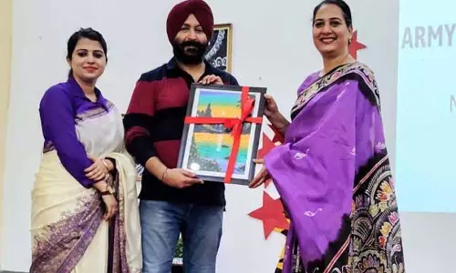 APS डोमाना के छात्रों ने दत्ता से सीखी कथात्मक युद्धकला APS डोमाना के छात्रों ने दत्ता से सीखी कथात्मक युद्धकला