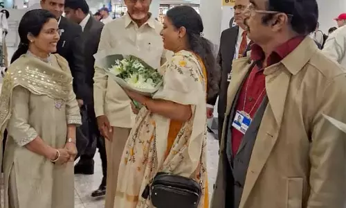 Andhra: मुख्यमंत्री चंद्रबाबू और उनकी पत्नी का लंदन में शानदार स्वागत हुआ