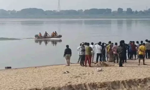 Odisha: कटक में काठजोड़ी नदी में नहाते समय दो नाबालिग लड़के लापता हो गए Odisha: कटक में काठजोड़ी नदी में नहाते समय दो नाबालिग लड़के लापता हो गए