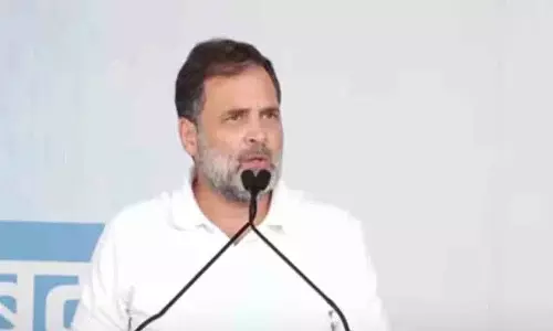 वोट के लिए कुछ भी करने को तैयार हैं पीएम मोदी: Rahul Gandhi वोट के लिए कुछ भी करने को तैयार हैं पीएम मोदी: Rahul Gandhi