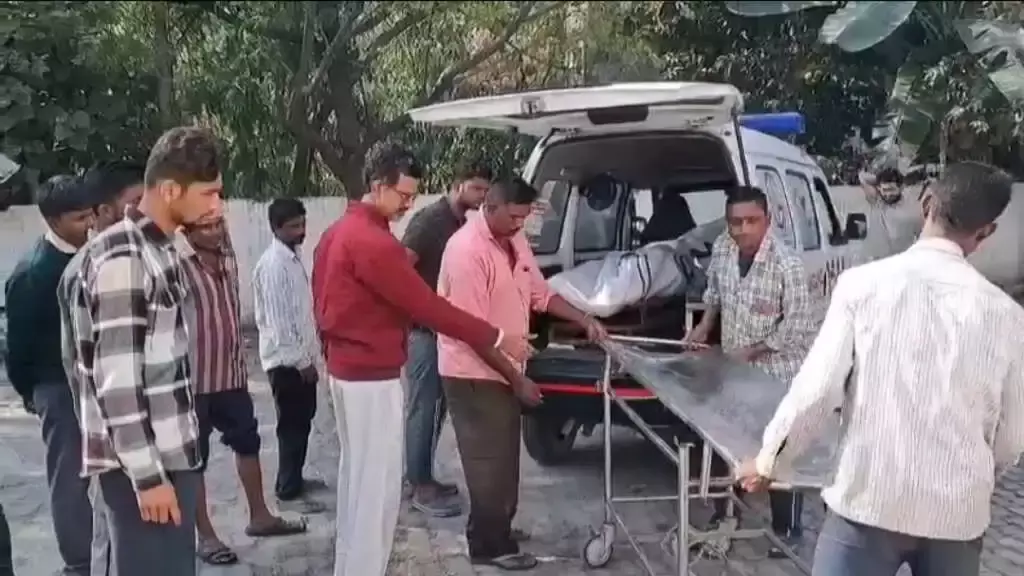 Haldwani: मंदिर के पास मिला शव, राज मिस्त्री होने की हुई पुष्टि Haldwani: मंदिर के पास मिला शव, राज मिस्त्री होने की हुई पुष्टि
