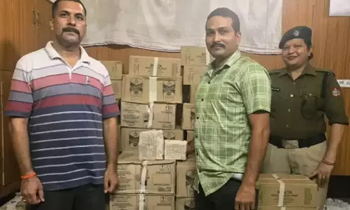 Champawat: अवैध शराब की बड़ी खेप जब्त, चालक की तलाश जारी Champawat: अवैध शराब की बड़ी खेप जब्त, चालक की तलाश जारी