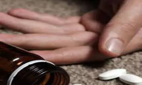 लड़की को परिजनों ने रंगोली बनाने रोका तो जहर खुरानी, हालत नाजुक लड़की को परिजनों ने रंगोली बनाने रोका तो जहर खुरानी, हालत नाजुक