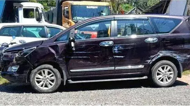 Kochi में इनोवा कार चला रहे 15 वर्षीय लड़के द्वारा की गई कई दुर्घटनाएं