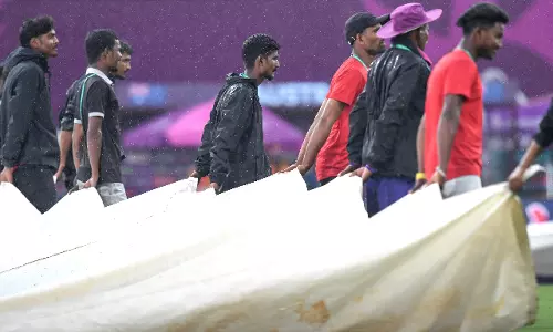 Womens WC: डीवाई पाटिल स्टेडियम में लगातार बारिश के कारण टॉस आगे बढ़ा Womens WC: डीवाई पाटिल स्टेडियम में लगातार बारिश के कारण टॉस आगे बढ़ा