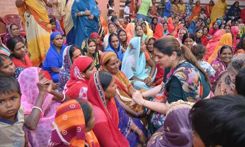 सोनपुर में विधायक भावना बोहरा ने जीविका दीदियों से किया संवाद सोनपुर में विधायक भावना बोहरा ने जीविका दीदियों से किया संवाद